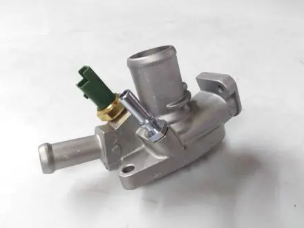 Термостат с корпусом1.4 8V ft ALFA ROMEO Mito 08-18; FIAT Linea 07-17, Punto Evo 08-12, Bravo 07-16 FAST FT58028