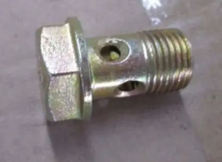 Штуцер трубки ГУР (1014001835) MK GEELY 4046000800