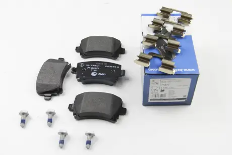 Тормозные колодки зад Caddy III/Golf V/Audi A4 03- HELLA 8DB355010-601