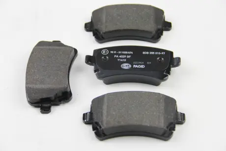Колодки тормозные дисковые комплект; задн. HELLA 8DB355010971