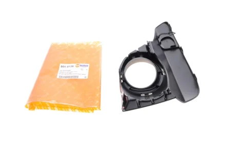 Фото вставка під протитуманну фару, права AUTOTECHTEILE 505 0735 Вставка під протитуманну фару, права AUTOTECHTEILE 505 0735