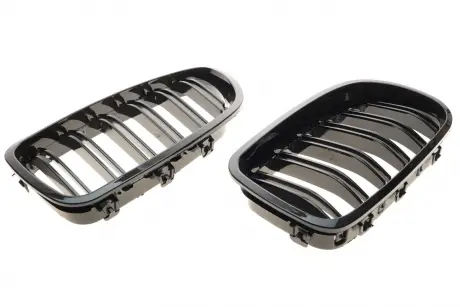 Решітка радіатора AUTOTECHTEILE 700 0326