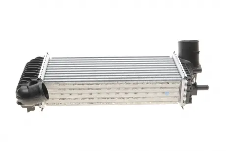 Радиатор интеркулера Focus III 1.6 D 10- MAHLE KNECHT CI 245 000P