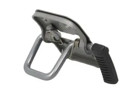 Замок капота (нижня частина) VW JETTA IV, PASSAT B7, PASSAT B8 04.10-01.19 BLIC 6010011568424P