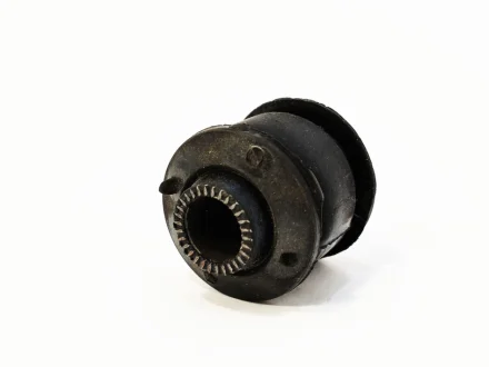 Сайлентблок важеля заднього поперечного і цапфи (верх.) Geely CK/CK2 KLM KLM AutoParts 2911020001