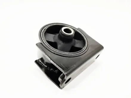Подушка двигуна передня Geely EC7 / EC7RV KLM KLM AutoParts 1064001145