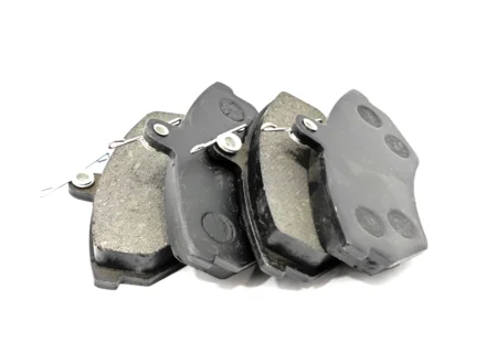 Колодки гальмівні передні з вушком Chery Amulet KLM KLM AutoParts A11-3501080 (фото 1)