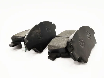 Фото 1 - колодки гальмівні передні Geely SL / GC7 KLM KLM AutoParts 1064002557 Колодки гальмівні передні Geely SL / GC7 KLM KLM AutoParts 1064002557 (фото 1)