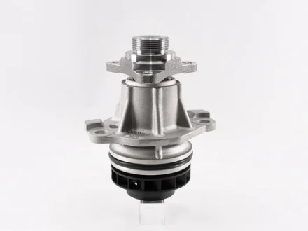 Насос водяний Nissan Navara 2.3 dCi 15-/ Renault Master 2.3 dCi 10-/14- GMB GWN113A