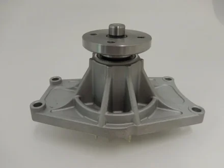 Насос водяной Hyundai HD 72/78 3.9 (D4DD/DB) GMB GWHY206A