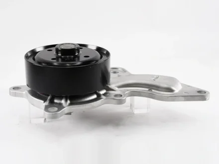 Насос водяной Toyota Auris 1.2 15-18/ C-HR 1.2/1.8 Hybrid 16-/ Corolla 1.2 19- (GMB GWT169A